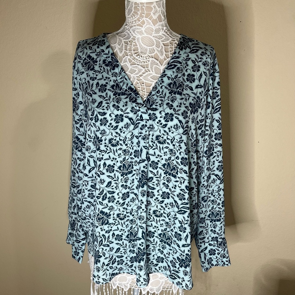 Ann Taylor Blue Long Sleeve v-neck Blouse